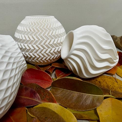 White Minimalist Small Vase, Flower Holders for Pampas Grass Decor, Coffee Table & Shelf Decor, Modern Vases for Flower Bouquet, Abstract Vase Decor, Entryway & Dresser Floreros (Wavey Vase) - color: Wavey Vase